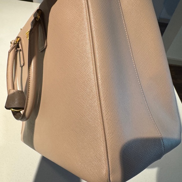 COPY - Prada Saffiano Lux Galleria Double Zip Tote -size Large - Picture 14 of 16